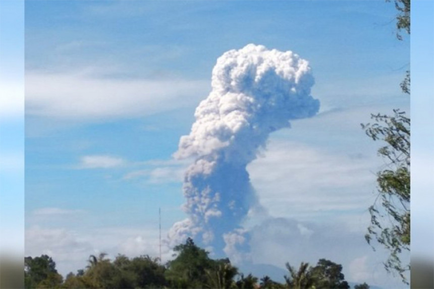 Haos u Indoneziji: Proradio i vulkan
