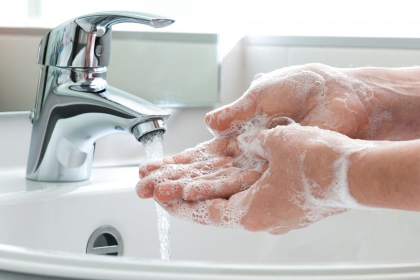 Како треба прати руке?