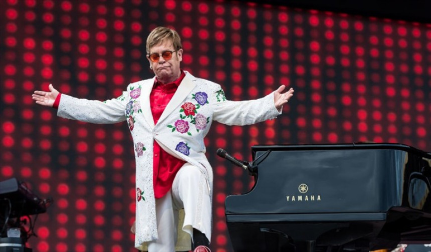 Tekst Eltonovog prvog hita na aukciji
