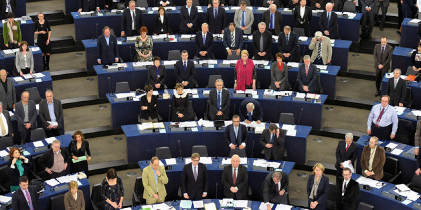 Koliko i kako zarađuju parlamentarci EU?