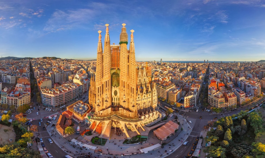 Barseloni je dosta "dosadnih kafića", turizma i suvenira?