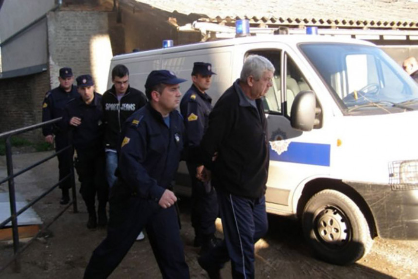 Полиција чува затвореника у УКЦ 