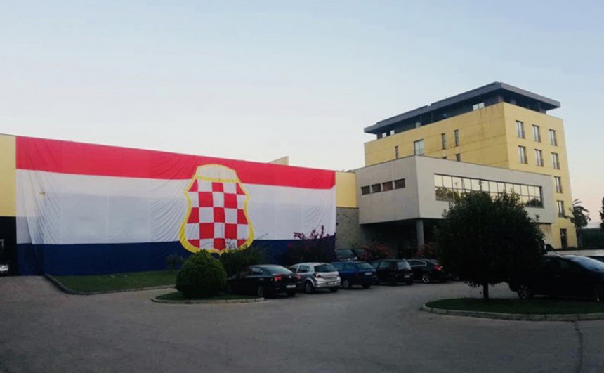 Na hotelu zastava “Herceg-Bosne“