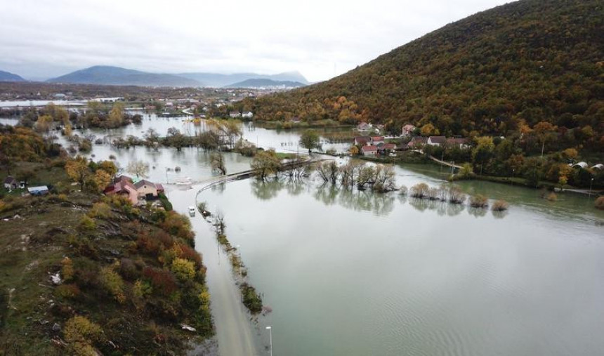 Poplavljene kuće i putevi u Crnoj Gori