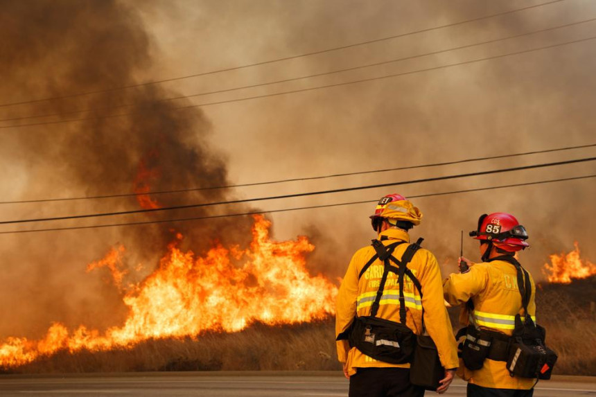 Калифорнија: Букти најразорнији пожар