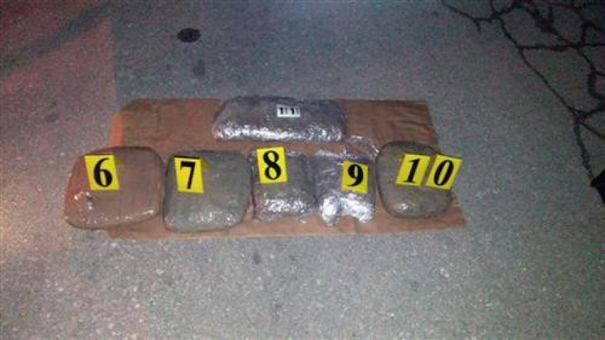 Ухапшена три лица код Шипова због пет кг дроге