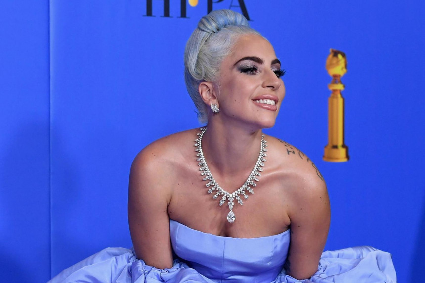 Лејди Гага по Златни глобус пошла са огрлицом од пет милиона долара