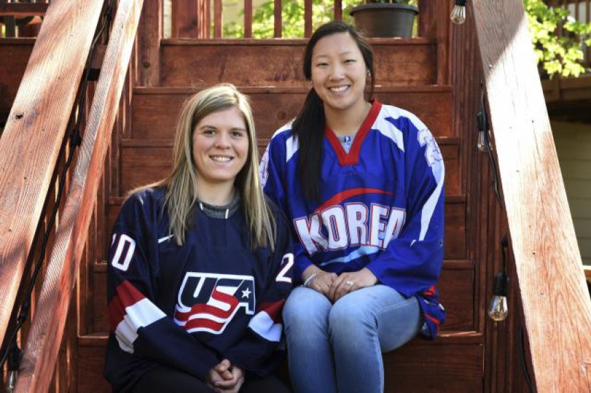 Сестре хокејашице на ЗОИ - једна за САД, друга за Кореју!
