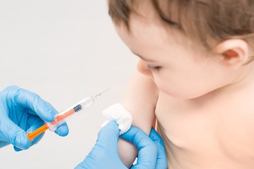 Њемачка жели да кажњава родитеље невакцинисане дјеце са 2.500 евра