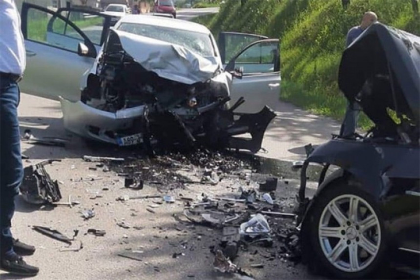 Strašna nesreća: Poginuo vozač
