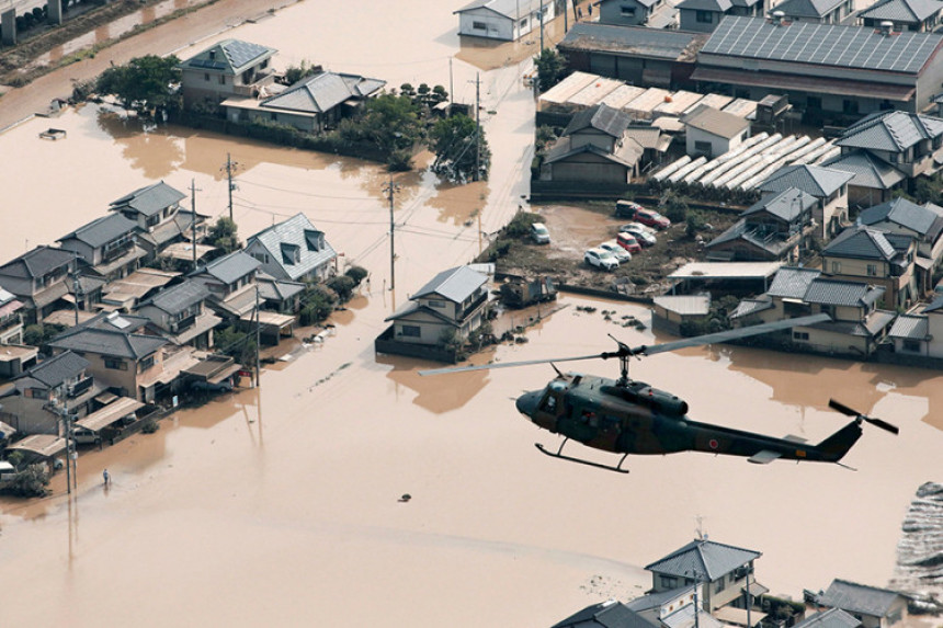 Поплаве однијеле 100 живота
