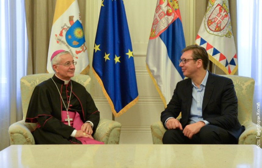  Papa pozvao Vučića da posjeti Vatikan