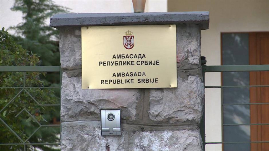 Сумњив предмет испред српске амбасаде у Атини