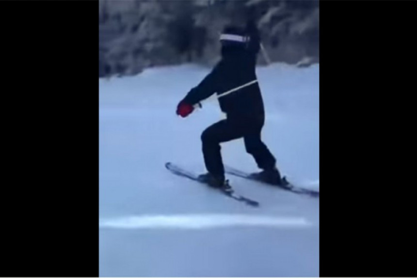 Аутор хит видеа: Суад зна скијати