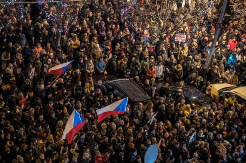 Десетине хиљада Чеха на протесту у Прагу