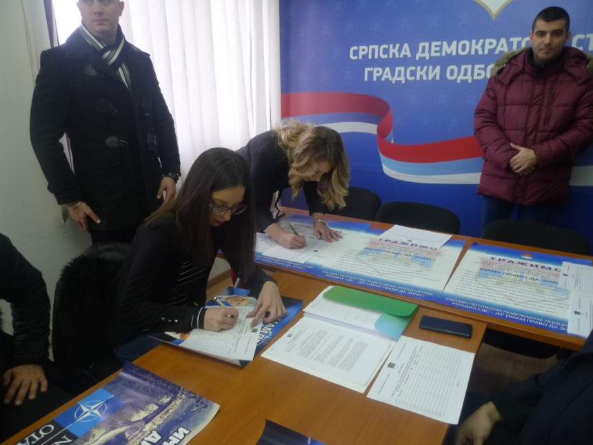 Актив младих СДС Бијељина: Имам право да знам!