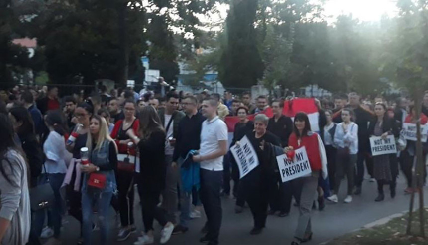 Protest protiv Željka Komšića 