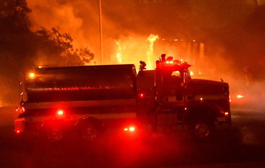 Blizu 100.000 ljudi evakuisano zbog požara
