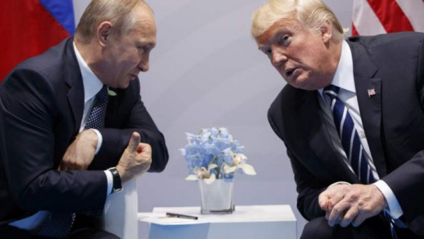 Путин и Трамп се само руковали