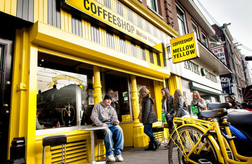 Затвара се најстарији кофи шоп у Амстердаму