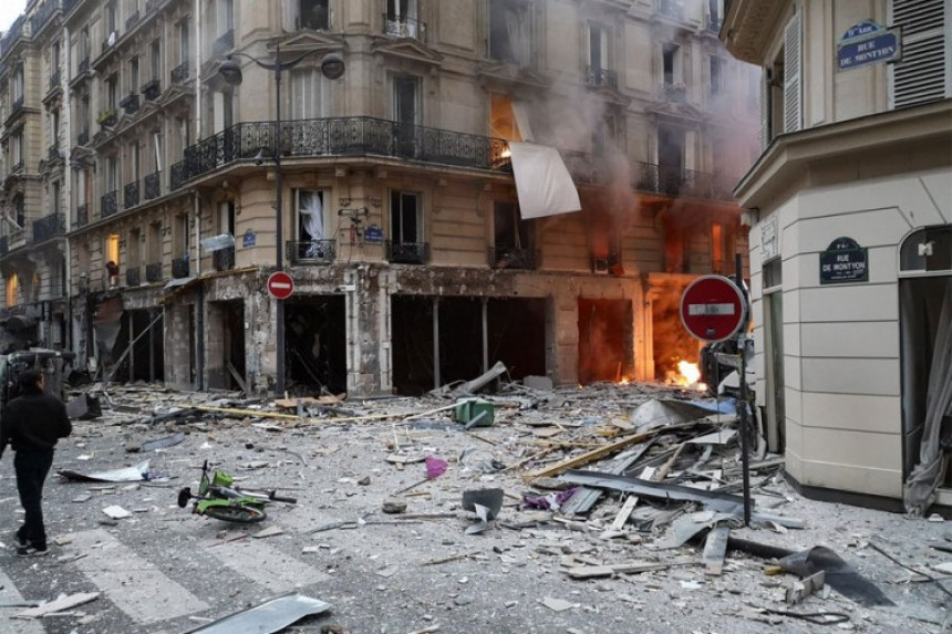 Јака експлозија у центру Париза