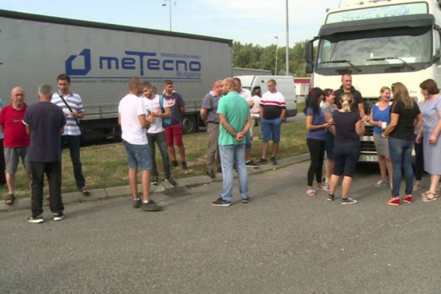 Српска: Данас блокада граничног прелаза Рача 