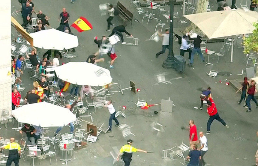 Tuča u Barseloni: Letjele stolice!