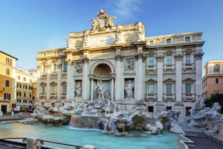 Високе казне за брчкање у фонтанама у Риму