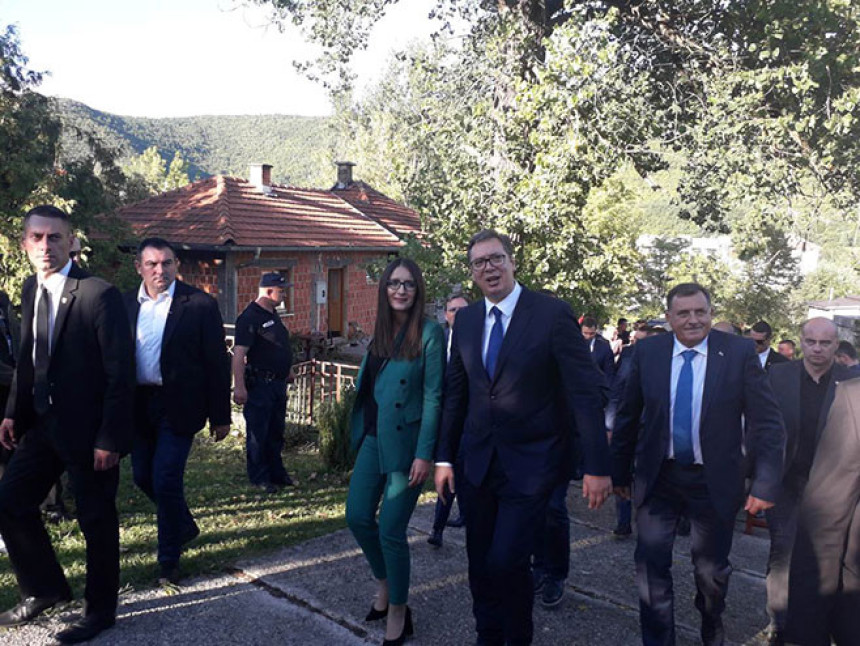 Vučić: Srbija već dala milion evra Drvaru