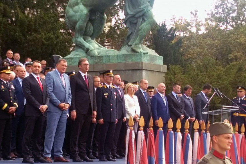 Dodik: Srpski narod vjeruje u svoju vojsku