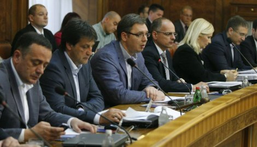 Vučić i ministri autobusom idu u Niš