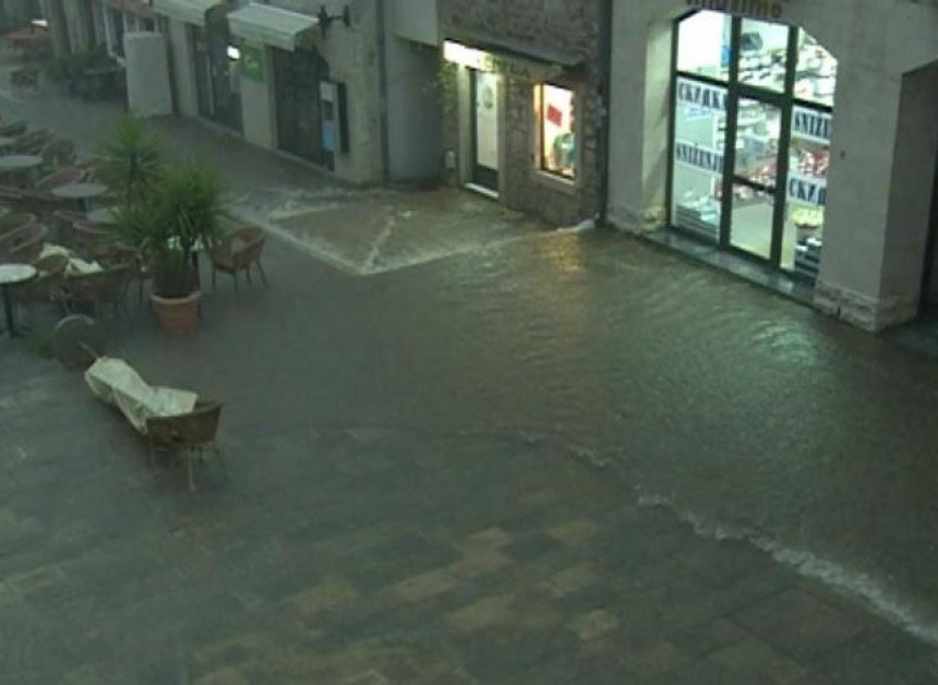 Herceg Novi poplavljen