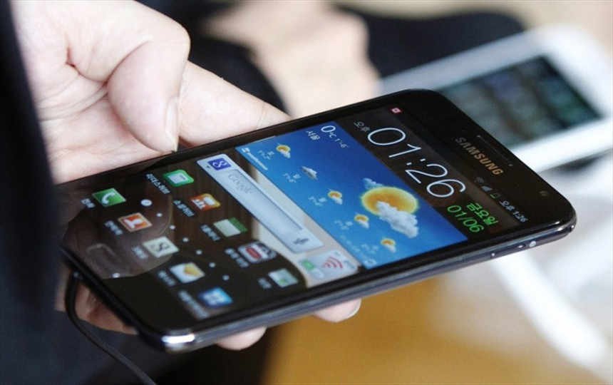 Опада продаја “паметних телефона”