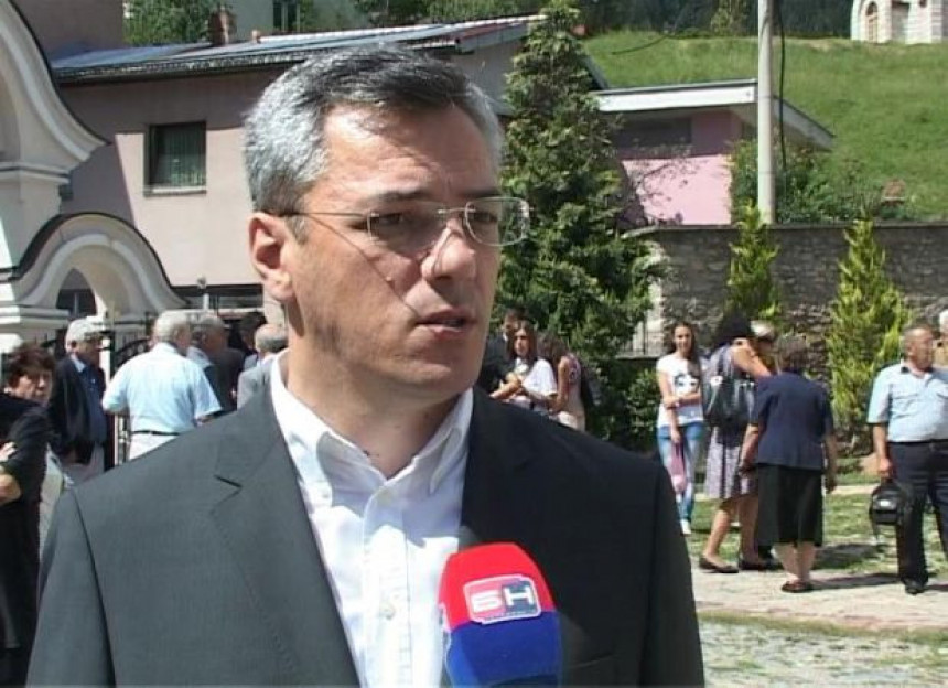 Тадић: СНСД обмањује грађане