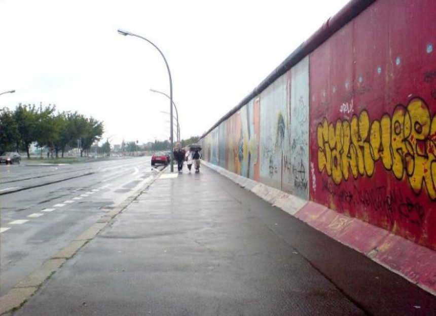Berlinski zid je vaš za žvrljanje