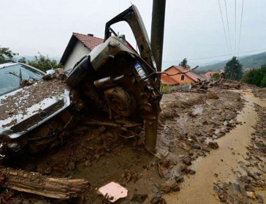 Poplava u Srbiji: Bujica gutala kuće