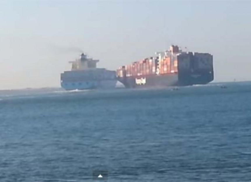 Судар теретних бродова блокирао Суецки канал!