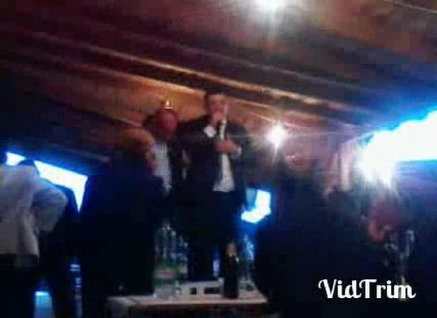 Министар Тегелтија "мртав-пијан" (ВИДЕО)