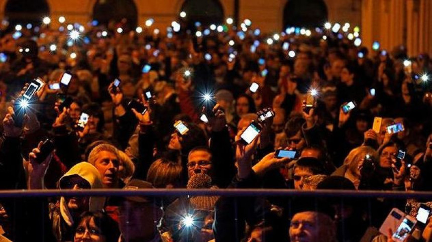 Мађарска одустала од пореза на интернет