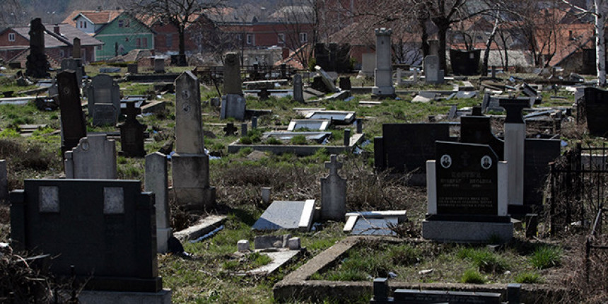  Срби без полицијске пратње обишли гробље
