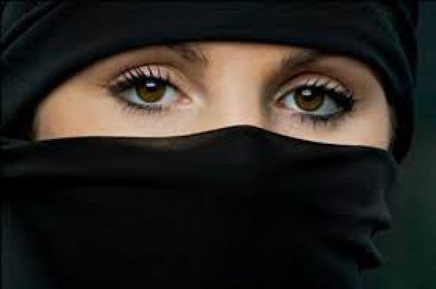 Жене са лијепим очима носиће вео преко цијеле главе