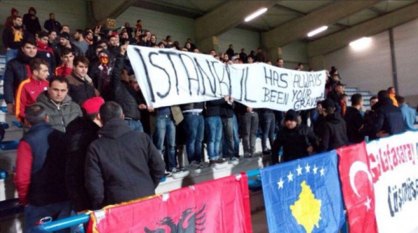 Turski navijači pozivaju na ubistva Srba