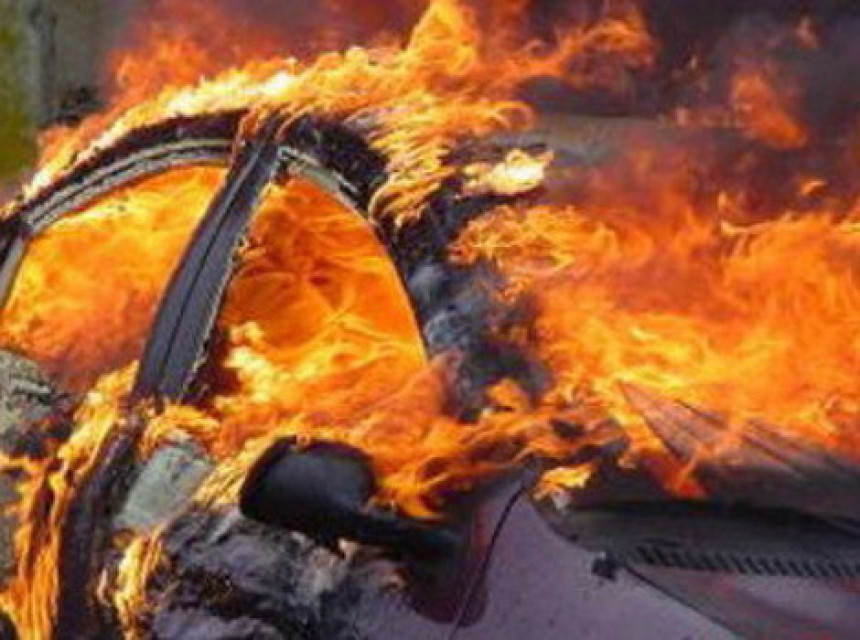 Бијељина: Изгорио "Ауди"