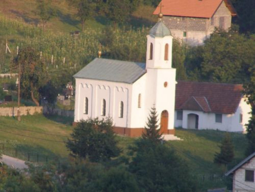 Каменована црква код Живиница