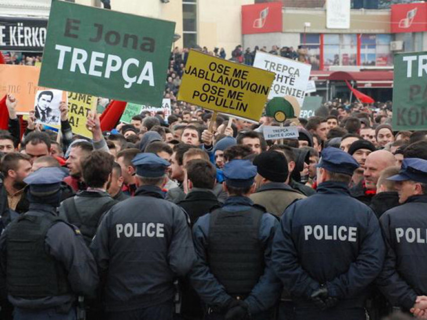 Priština: Neredi i napadi Albanaca na srpske novinare