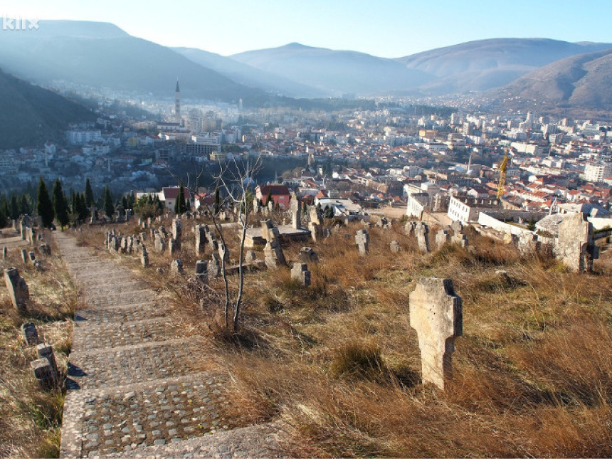 Mostar: Pravoslavno groblje urušava klizište