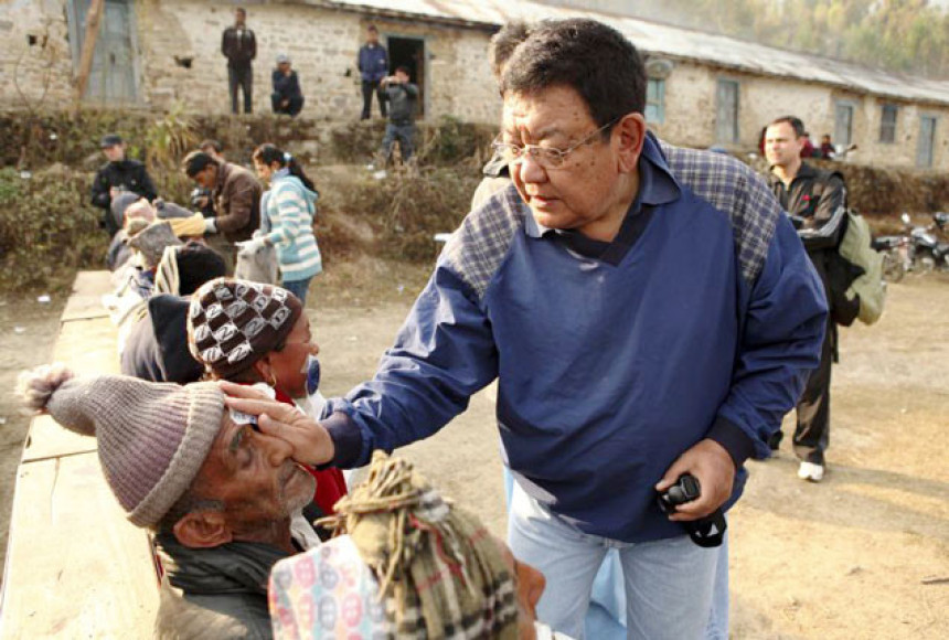 Nepalski oftamolog vid vratio hiljadama ljudi