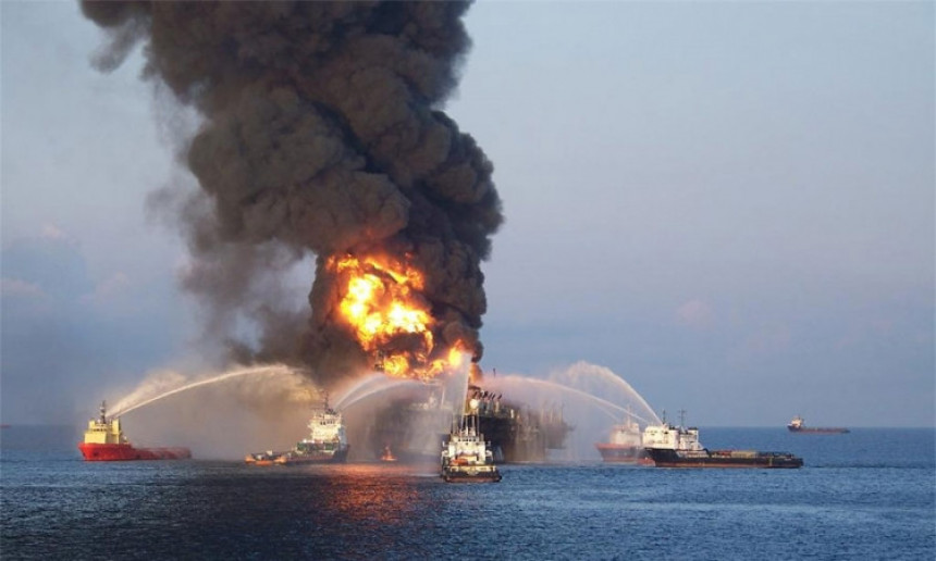 Пожар у Мексичком заливу, 4 жртве