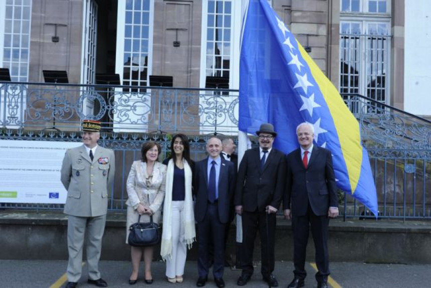 Подигнута застава БиХ у Стразбуру