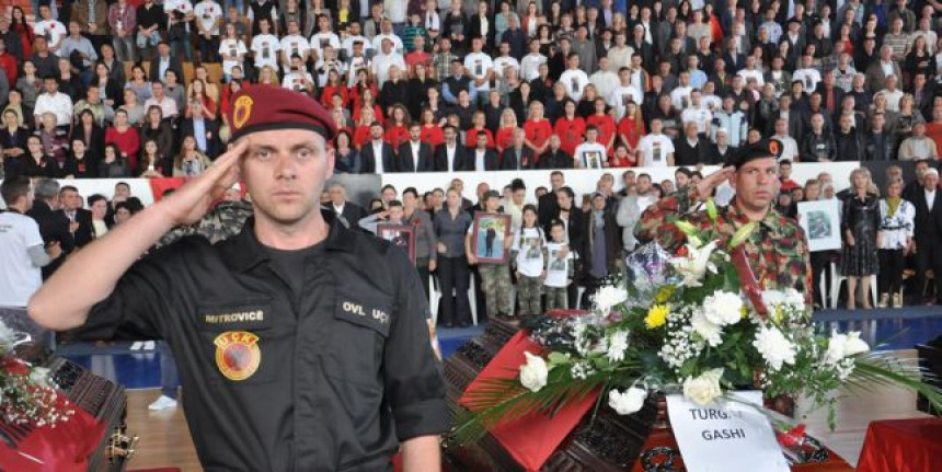 Албанске терористе испратили као хероје